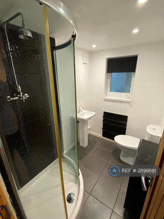 4 bedroom semi-detached house for rent