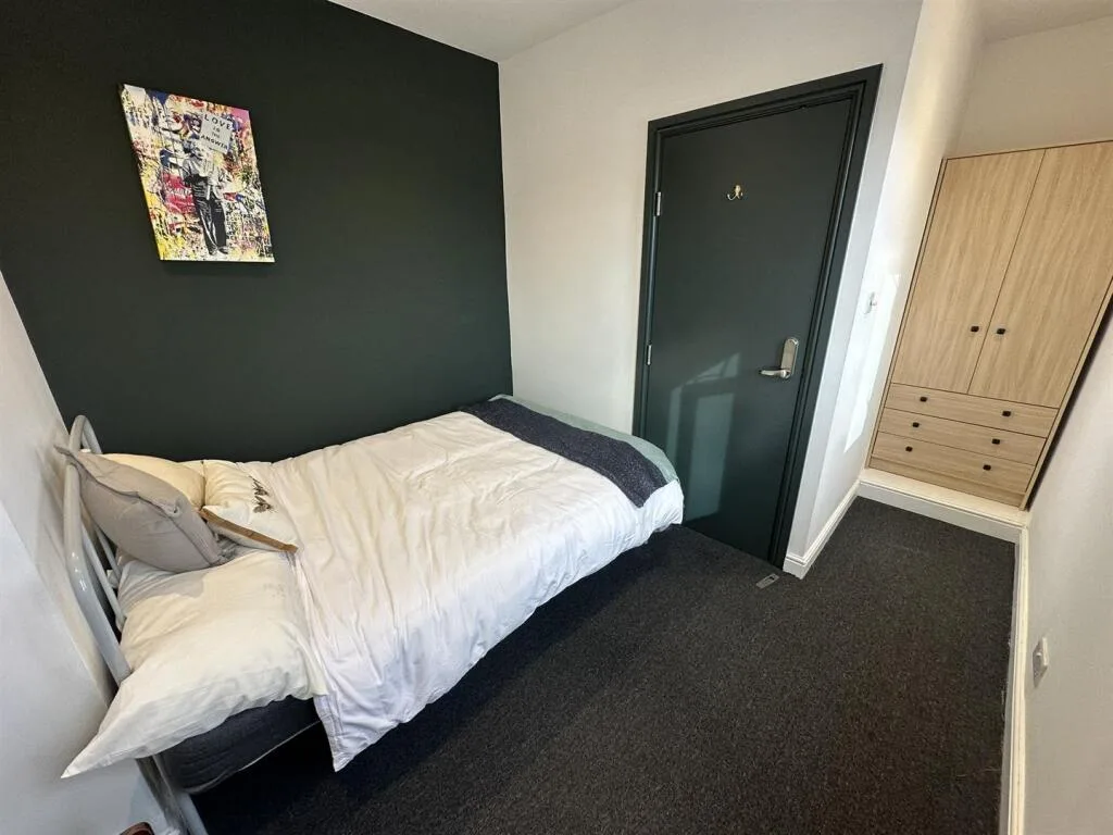1 bedroom house share for rent