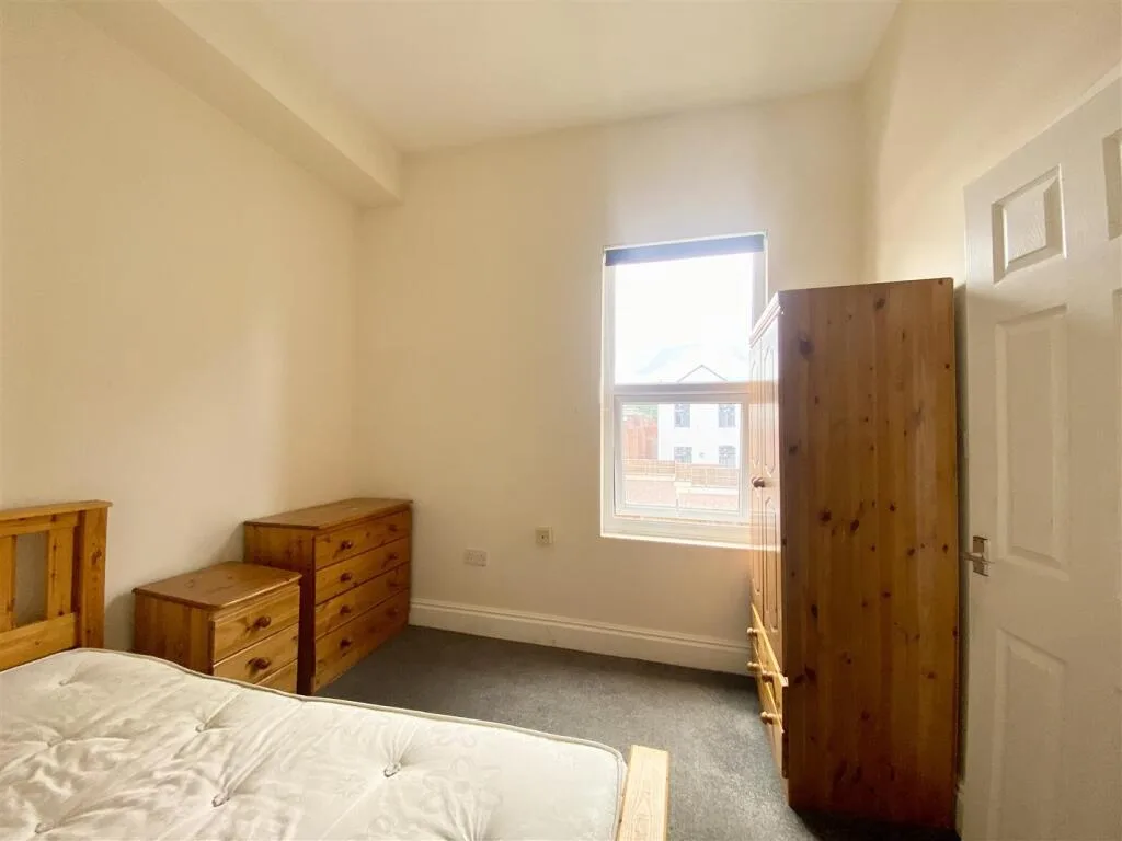 1 bedroom house share for rent