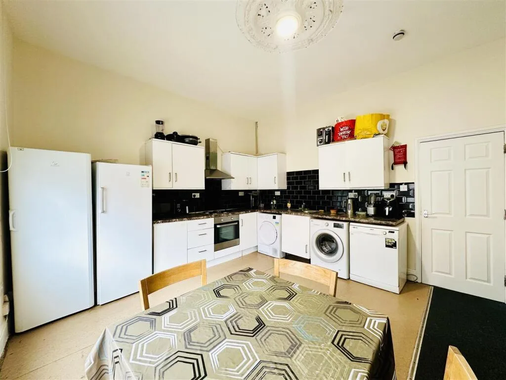 1 bedroom house share for rent