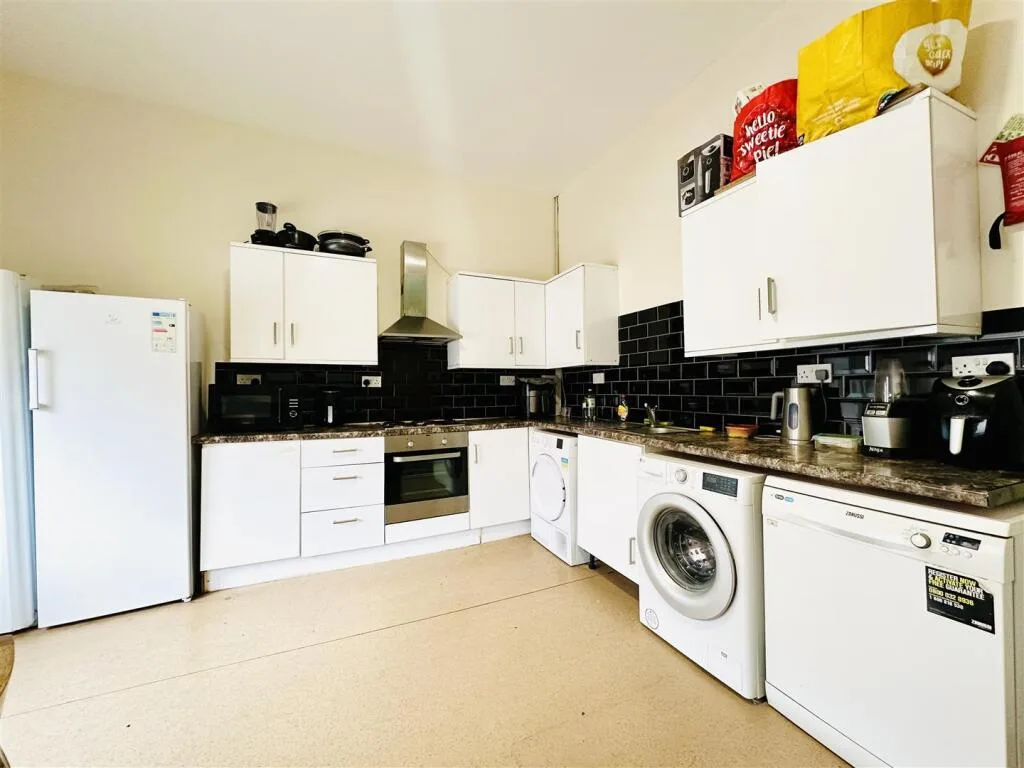 1 bedroom house share for rent