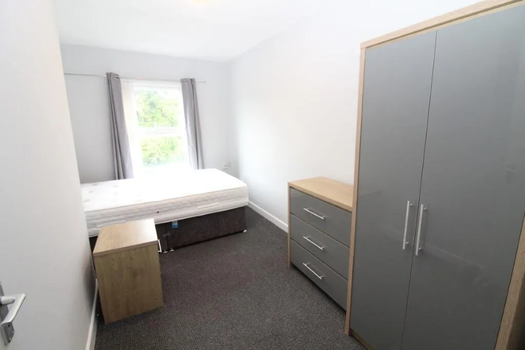 4 bedroom flat share for rent