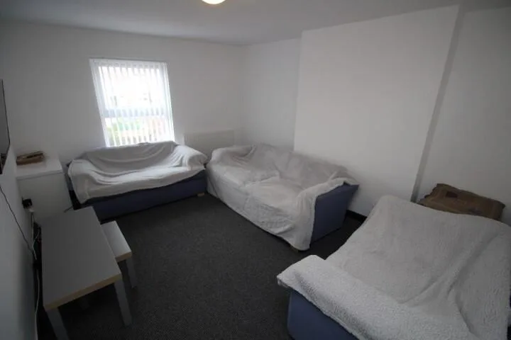 4 bedroom flat share for rent