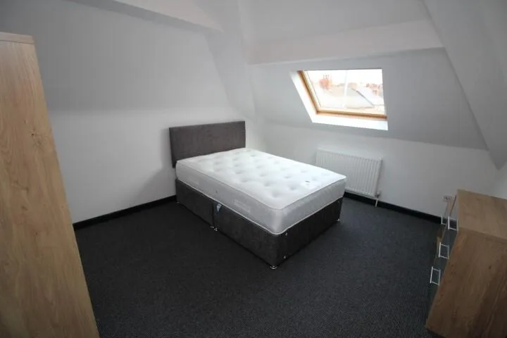4 bedroom flat share for rent