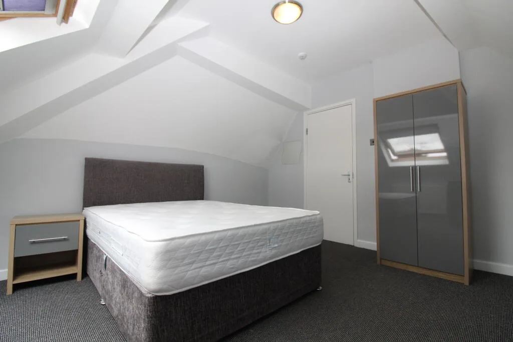 4 bedroom flat share for rent