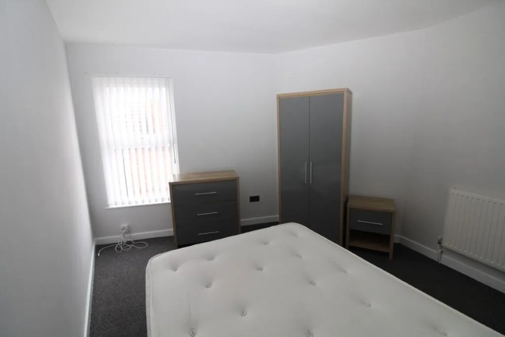 4 bedroom flat share for rent