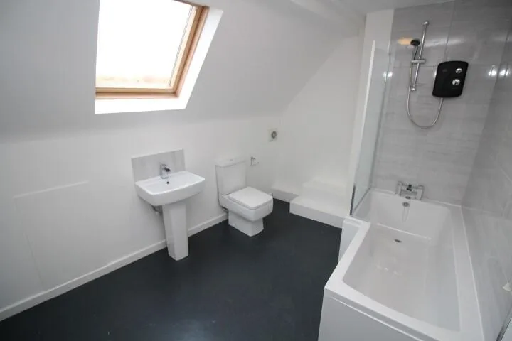 4 bedroom flat share for rent