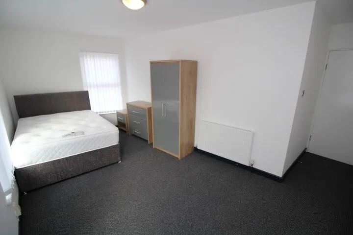 4 bedroom flat share for rent