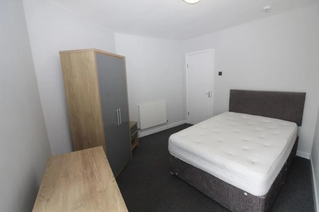 4 bedroom flat share for rent