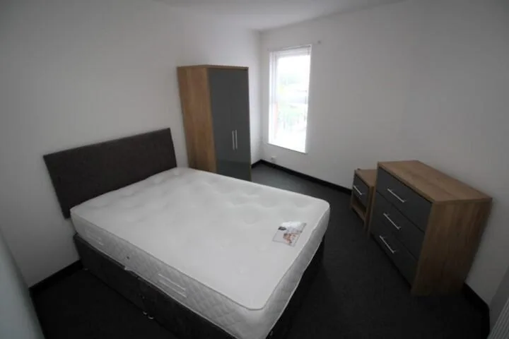 4 bedroom flat share for rent