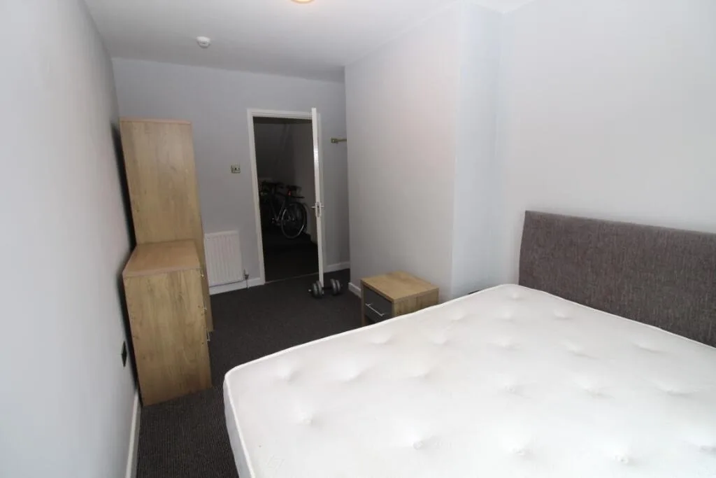 4 bedroom flat share for rent