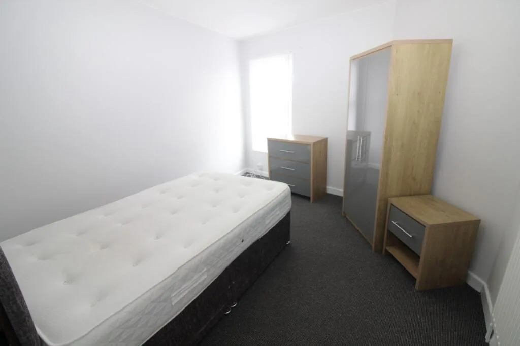 4 bedroom flat share for rent