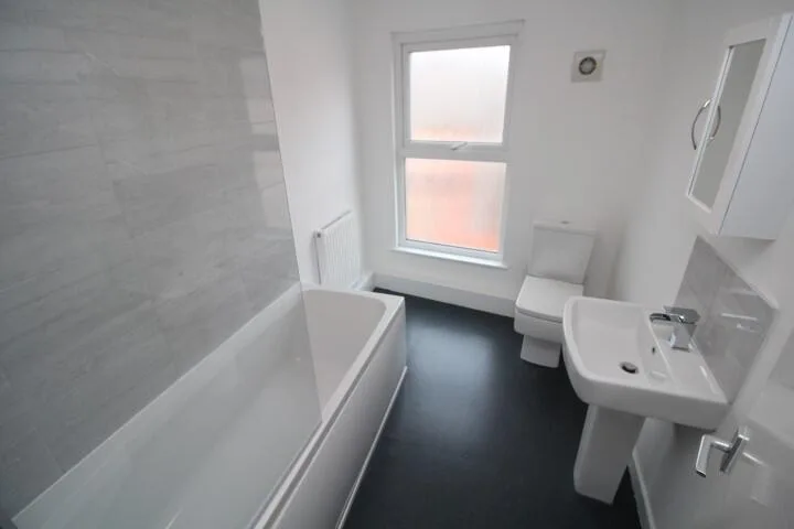 4 bedroom flat share for rent