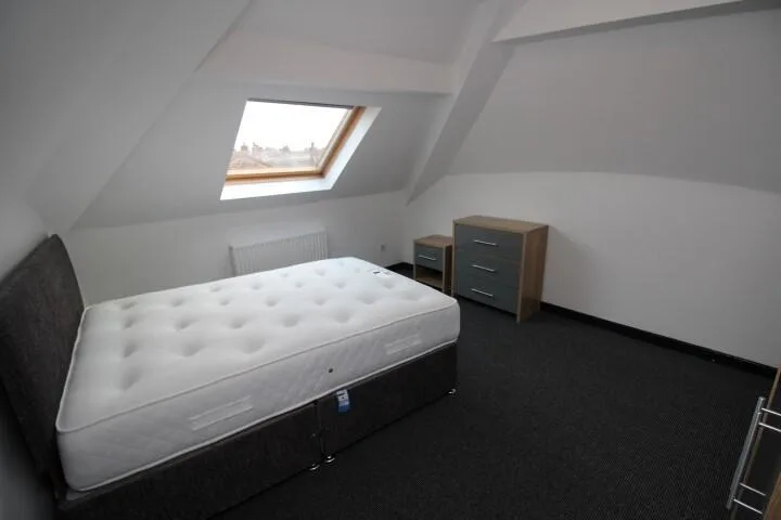 4 bedroom flat share for rent