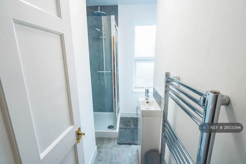 1 bedroom house share for rent