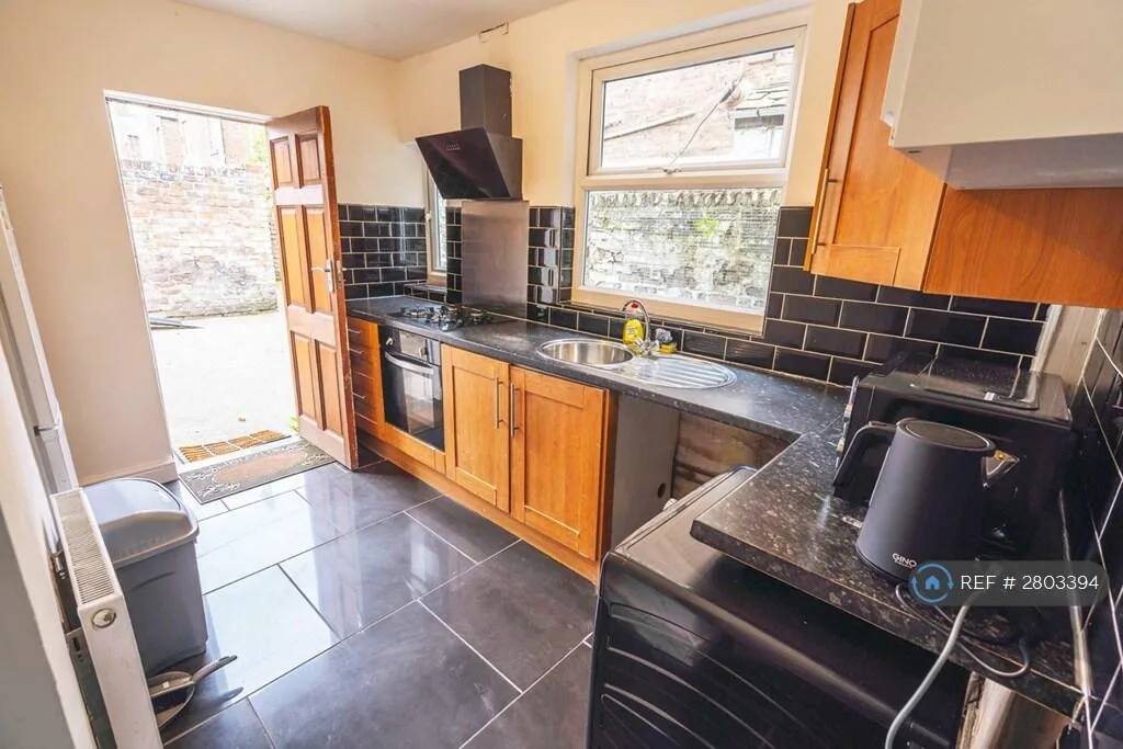 1 bedroom house share for rent