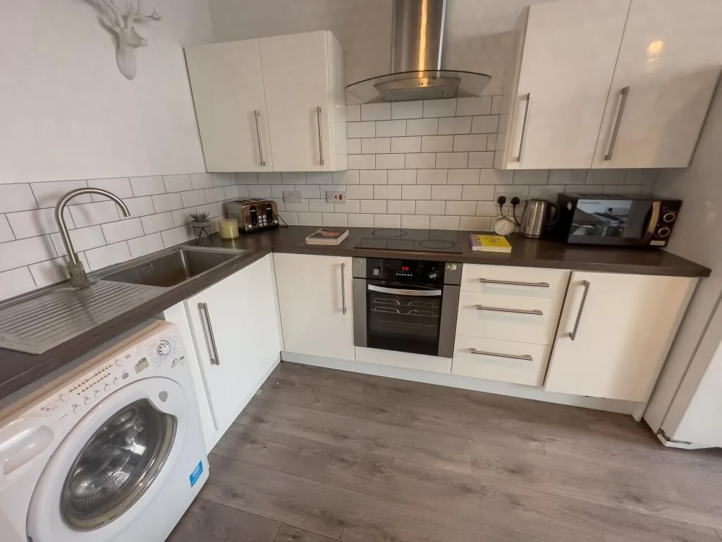5 bedroom terraced house for rent