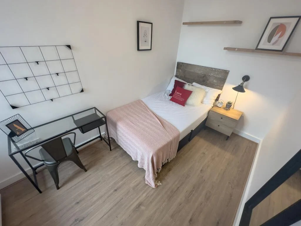 5 bedroom terraced house for rent