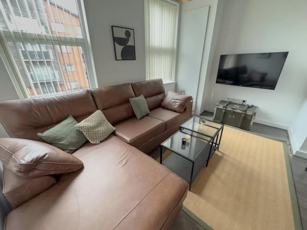 5 bedroom terraced house for rent