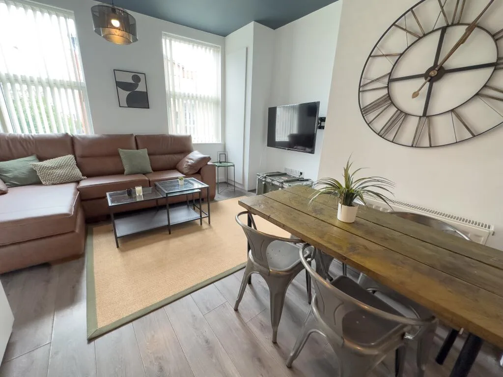 5 bedroom terraced house for rent
