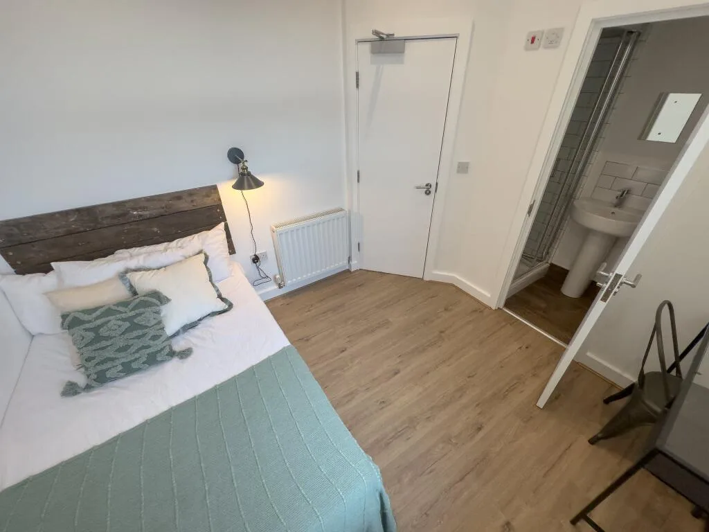 5 bedroom terraced house for rent