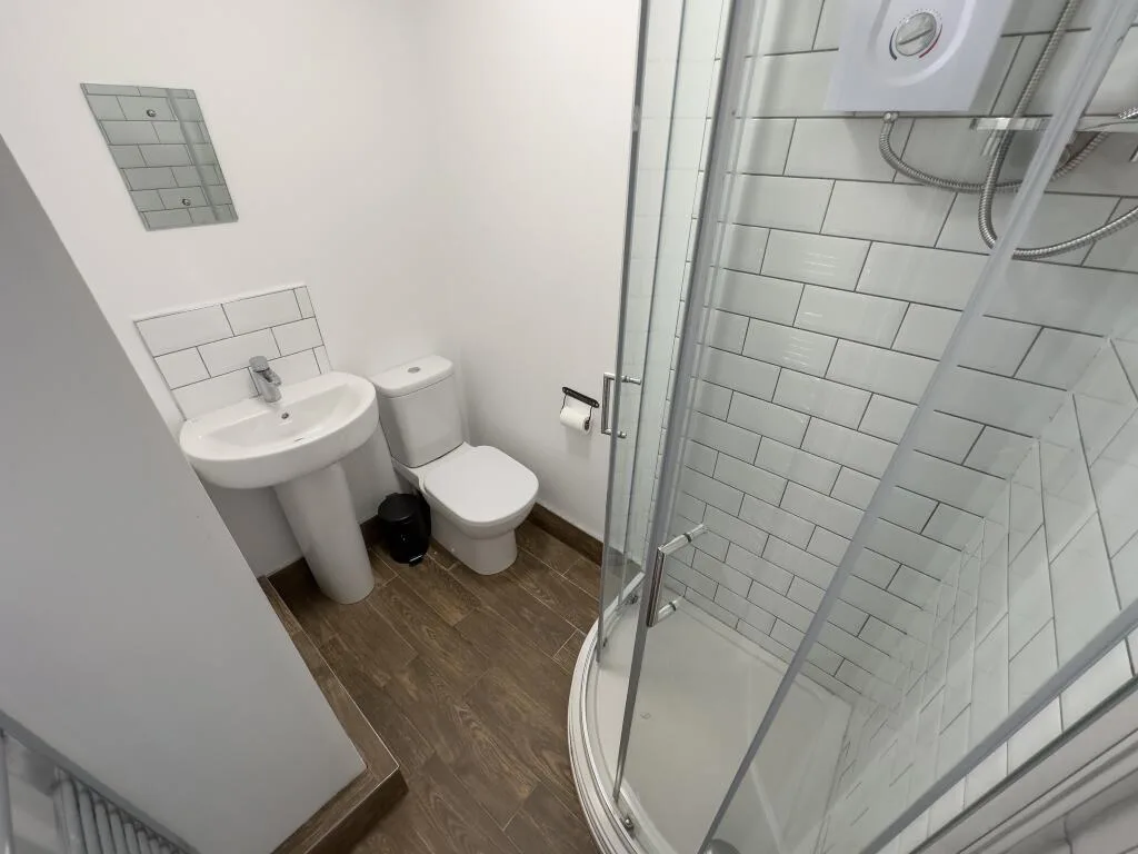 5 bedroom terraced house for rent