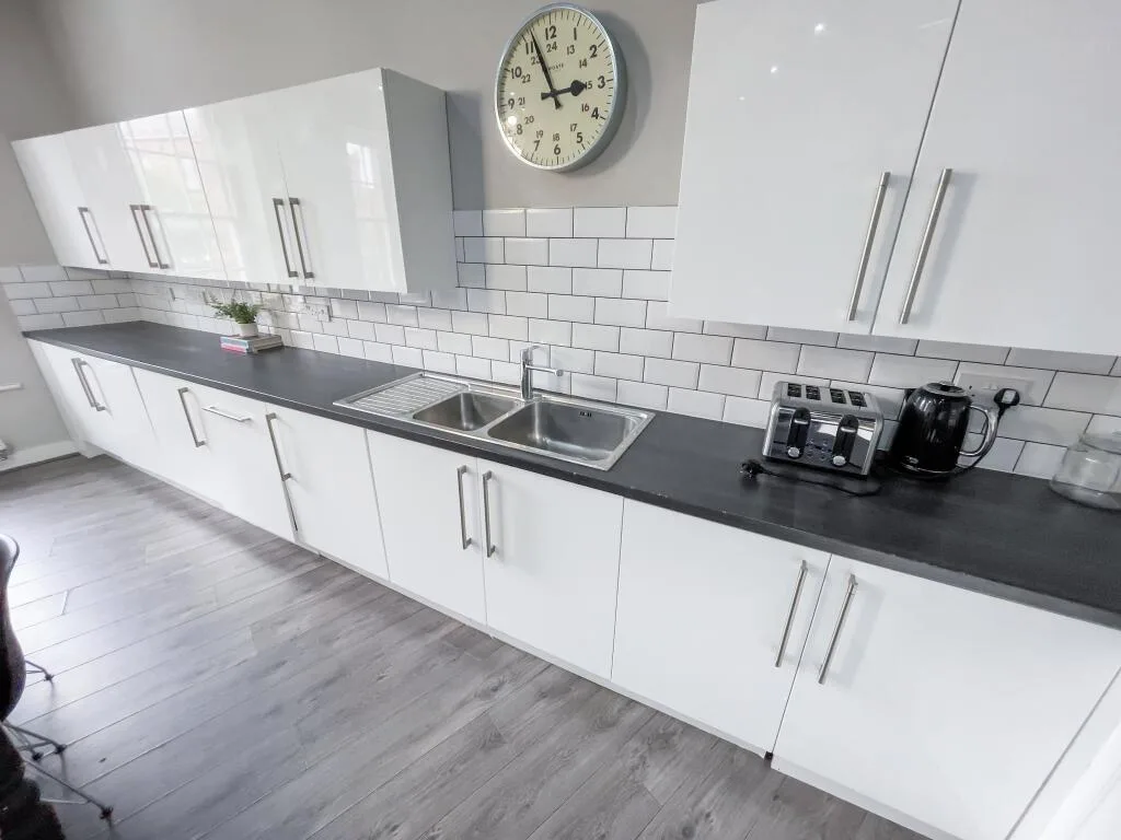 1 bedroom house share for rent