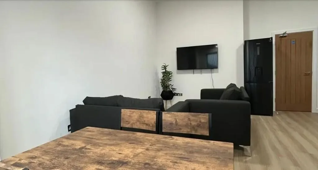 5 bedroom flat for rent