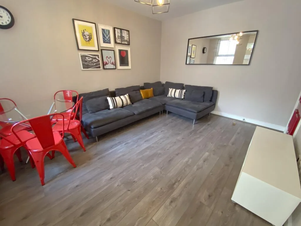 6 bedroom terraced house for rent