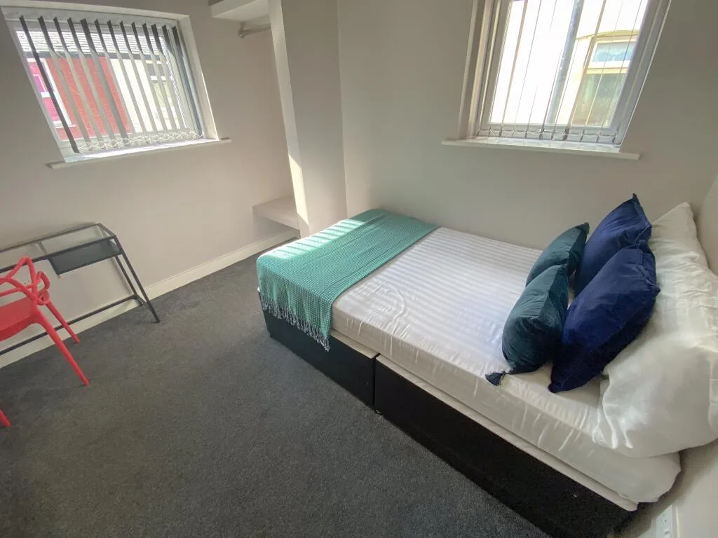 6 bedroom terraced house for rent