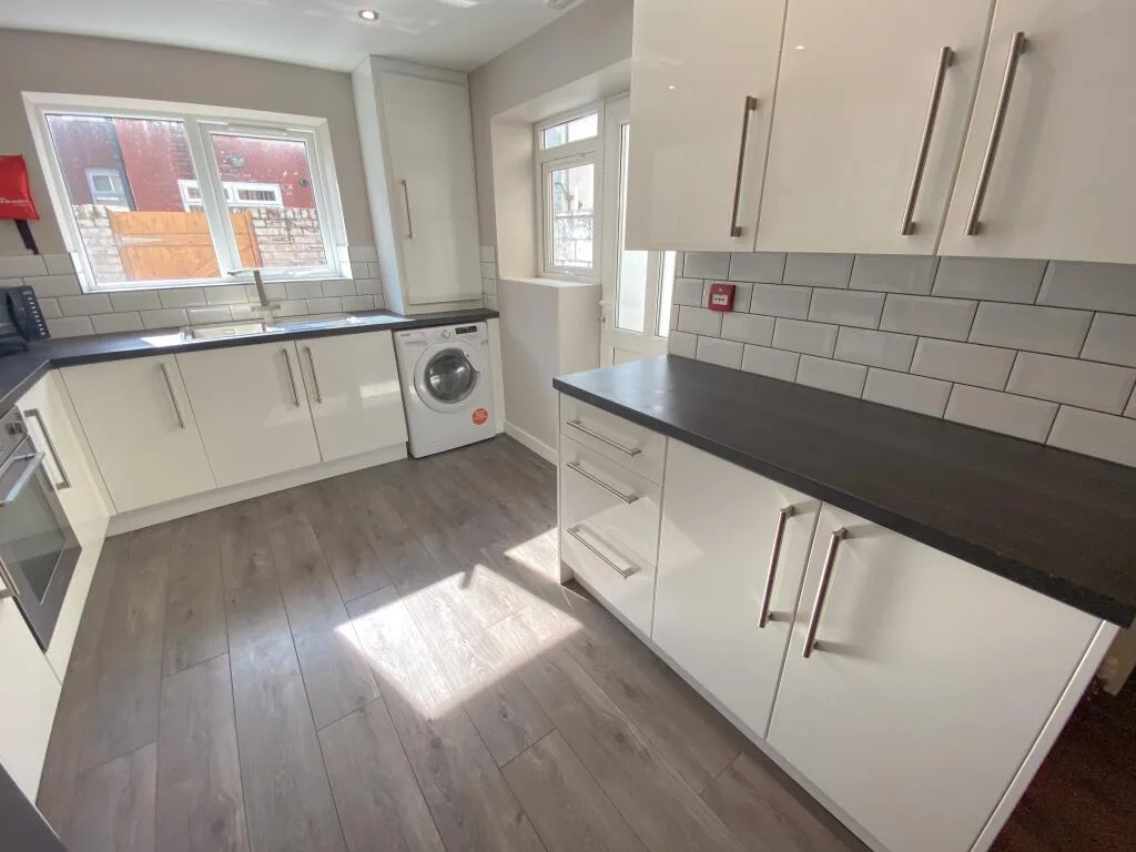 6 bedroom terraced house for rent
