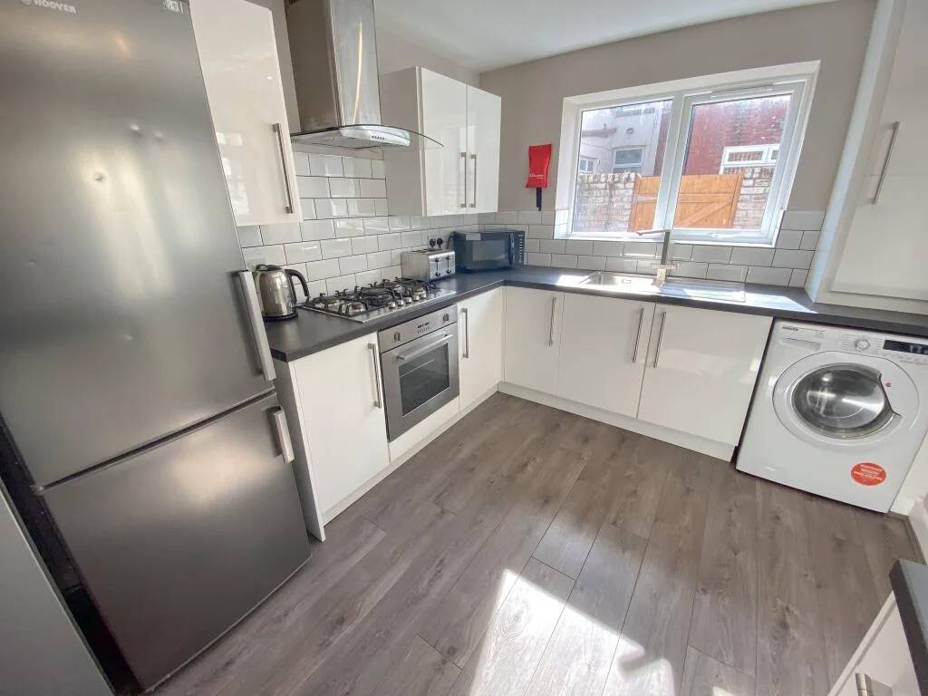 6 bedroom terraced house for rent