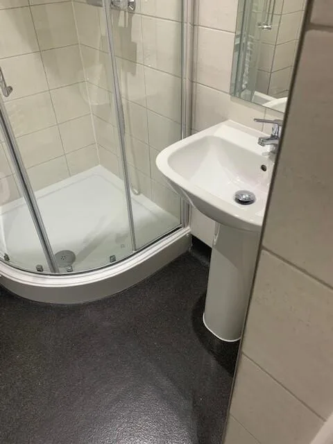 6 bedroom flat for rent