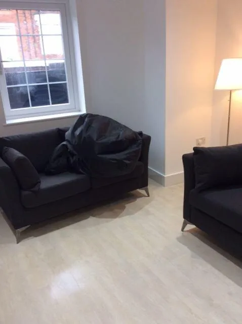 6 bedroom flat for rent