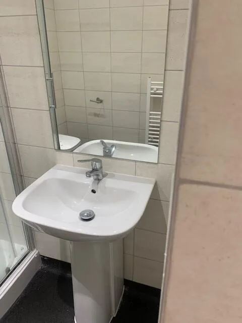 6 bedroom flat for rent