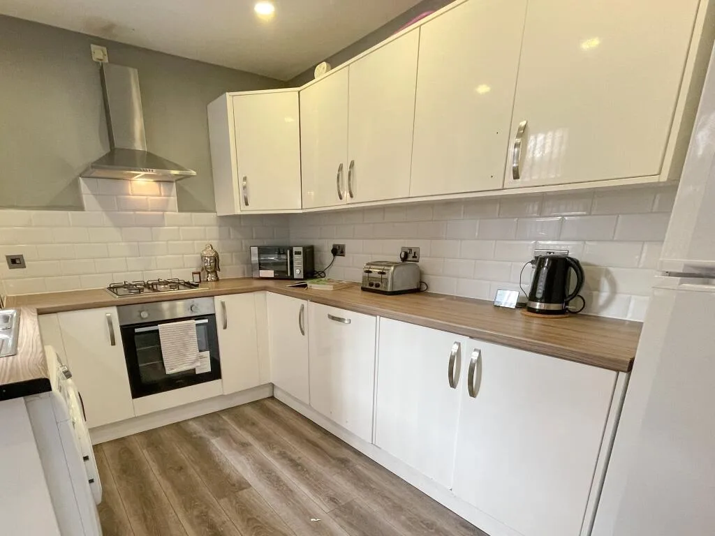 5 bedroom terraced house for rent