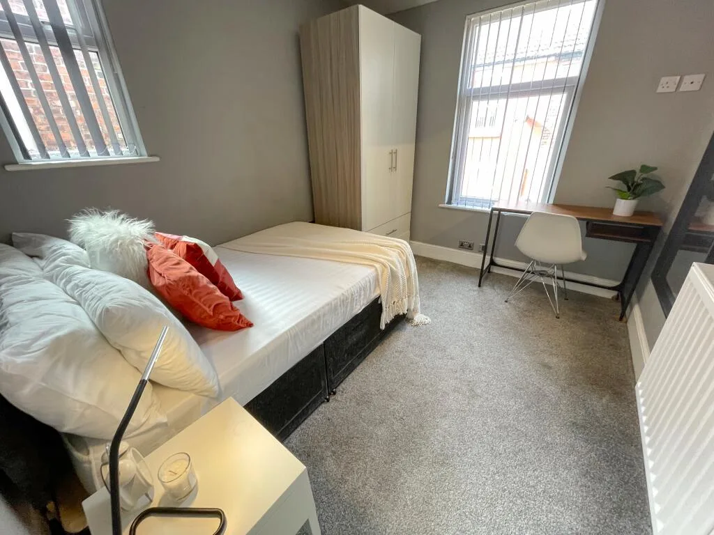 5 bedroom terraced house for rent