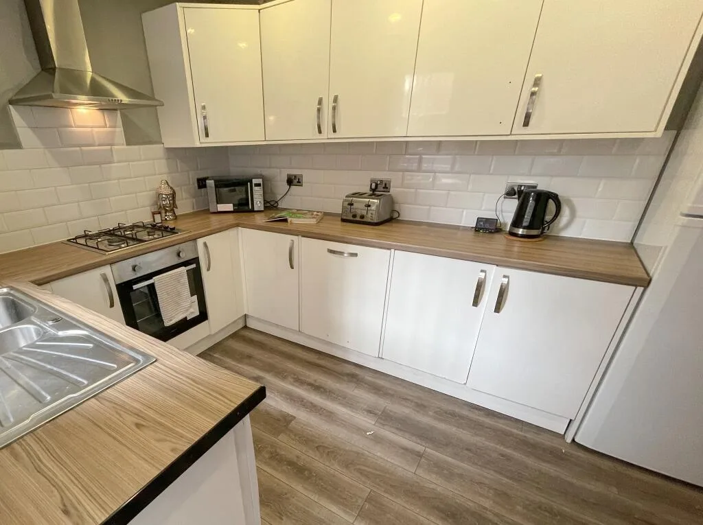 5 bedroom terraced house for rent