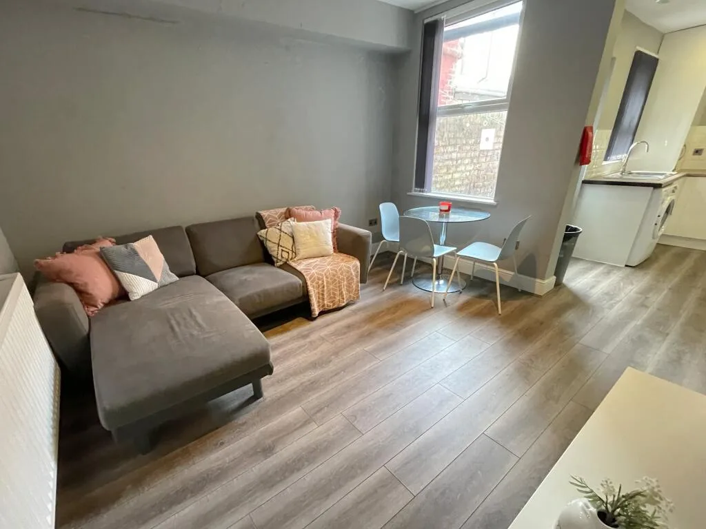 5 bedroom terraced house for rent