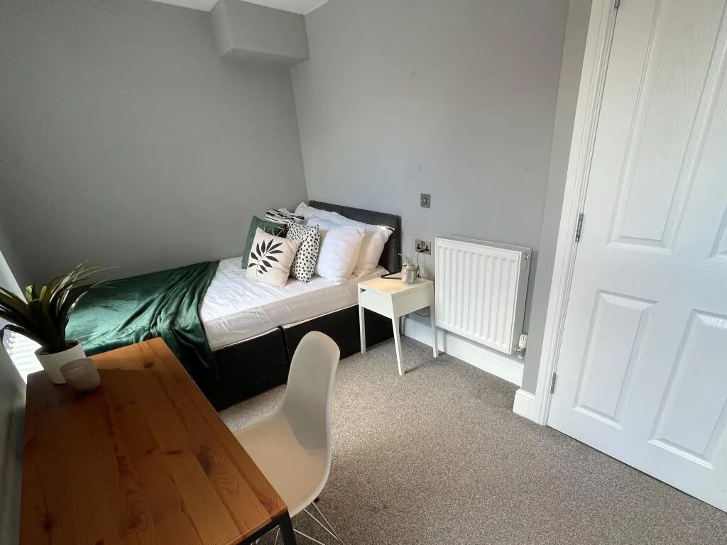 5 bedroom terraced house for rent