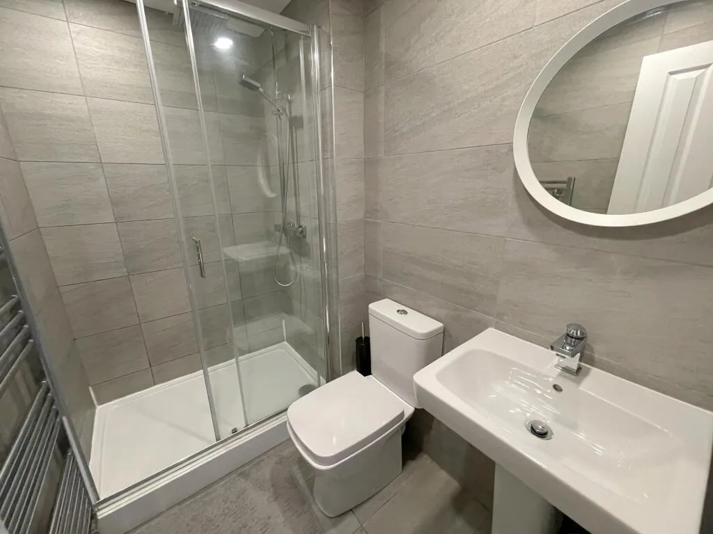 5 bedroom terraced house for rent