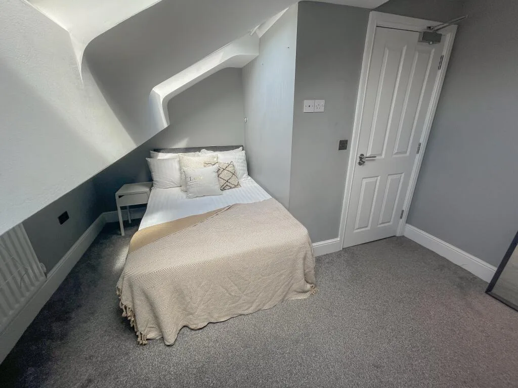 5 bedroom terraced house for rent