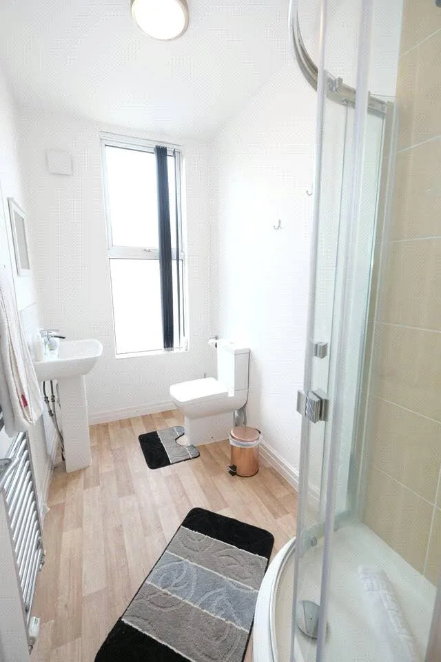 5 bedroom end of terrace house for rent