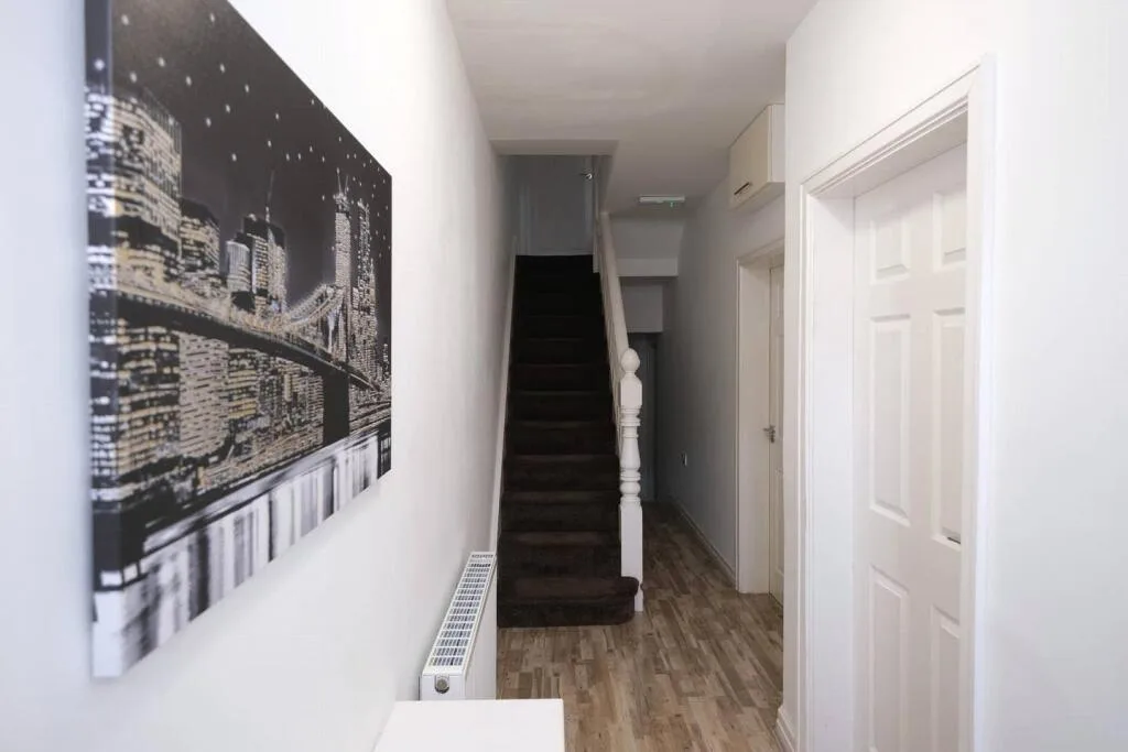 5 bedroom end of terrace house for rent