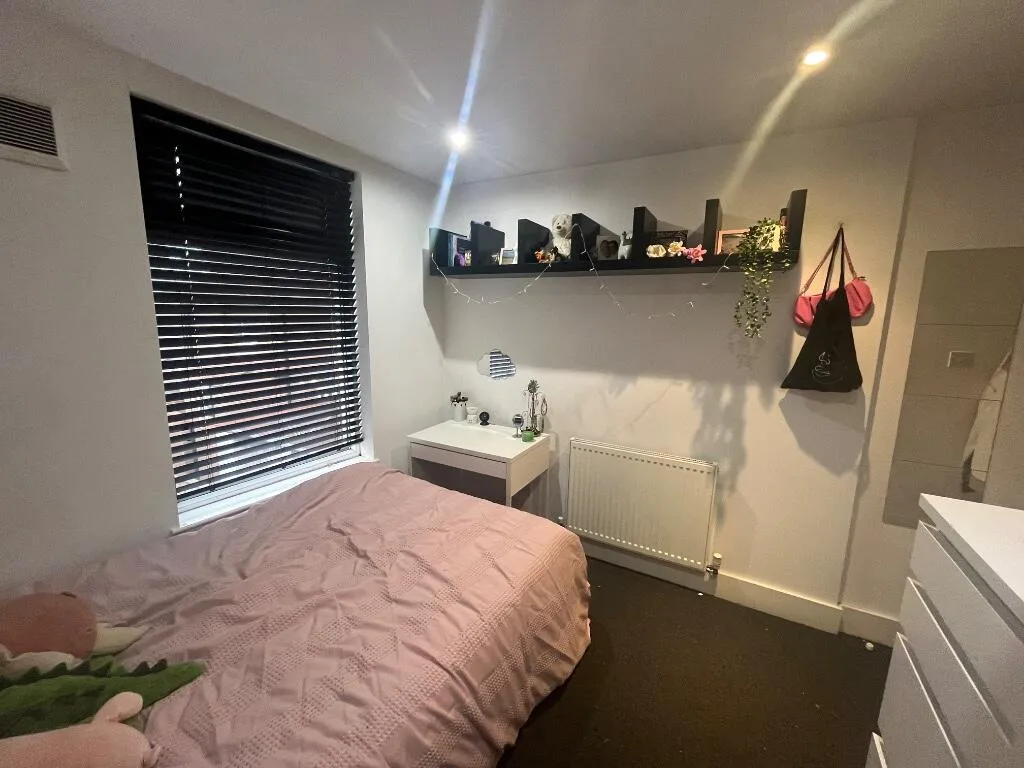 5 bedroom terraced house for rent