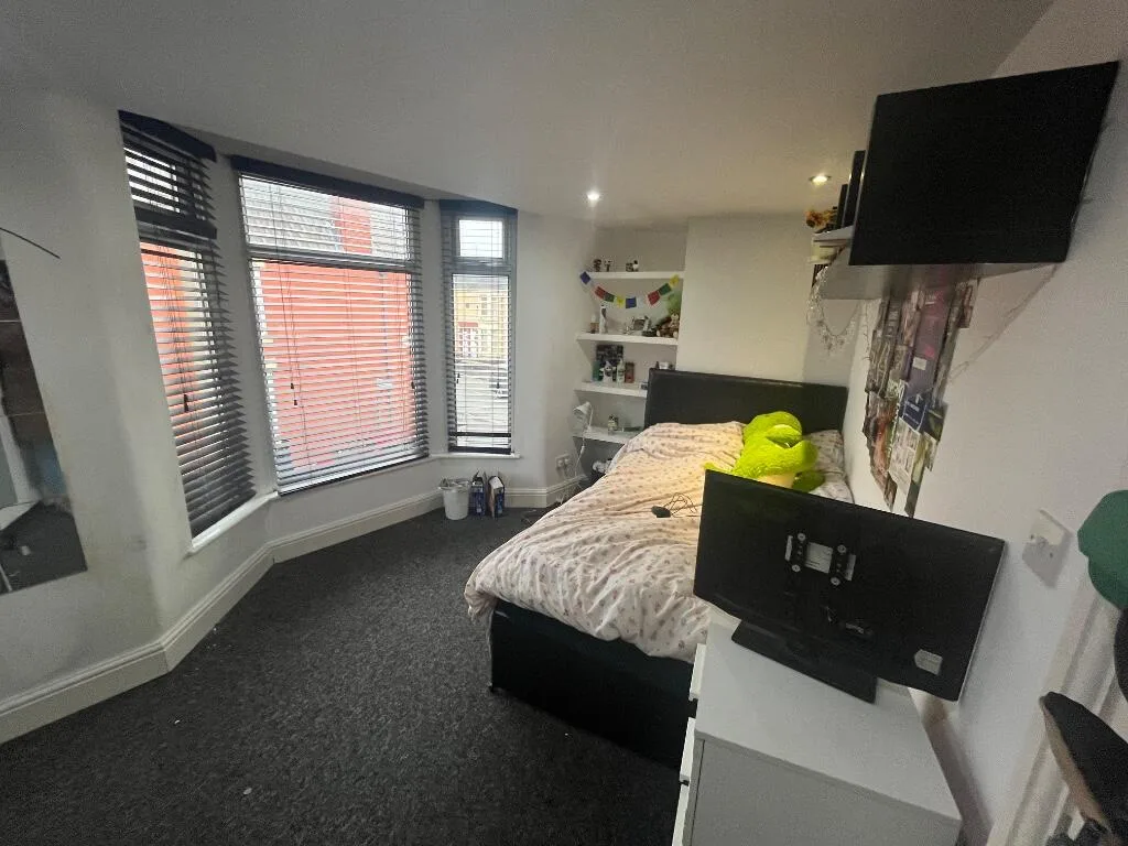 5 bedroom terraced house for rent