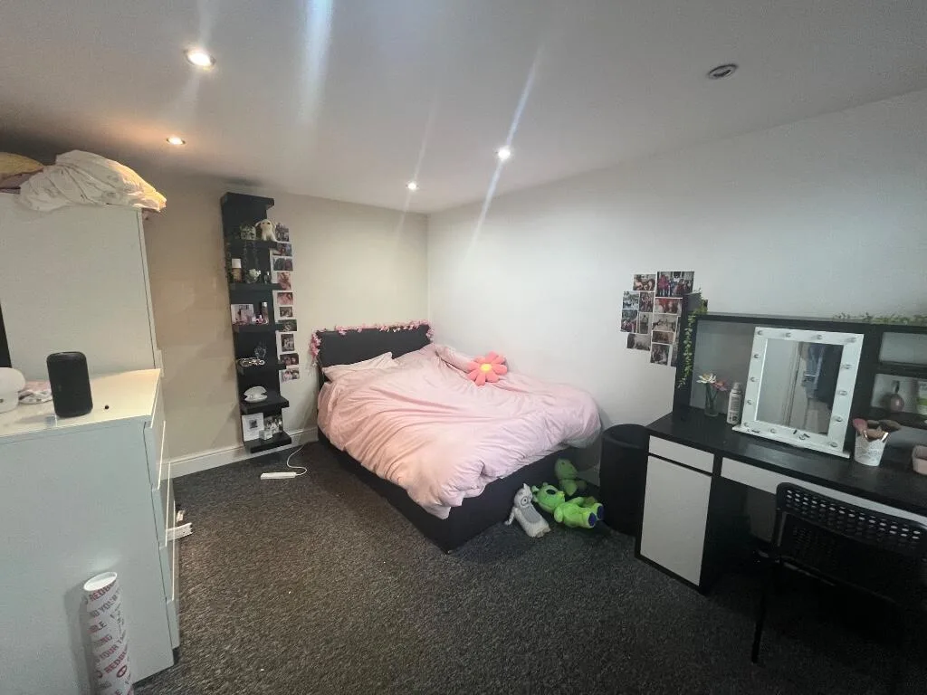 5 bedroom terraced house for rent