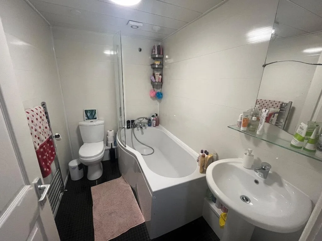 5 bedroom terraced house for rent