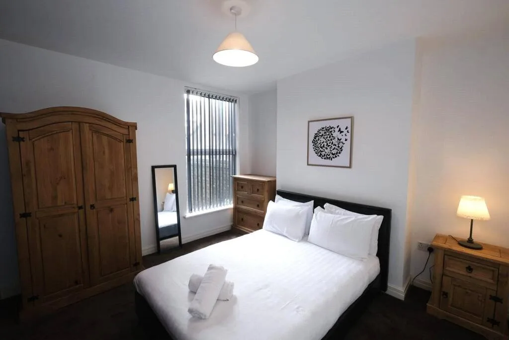 6 bedroom end of terrace house for rent