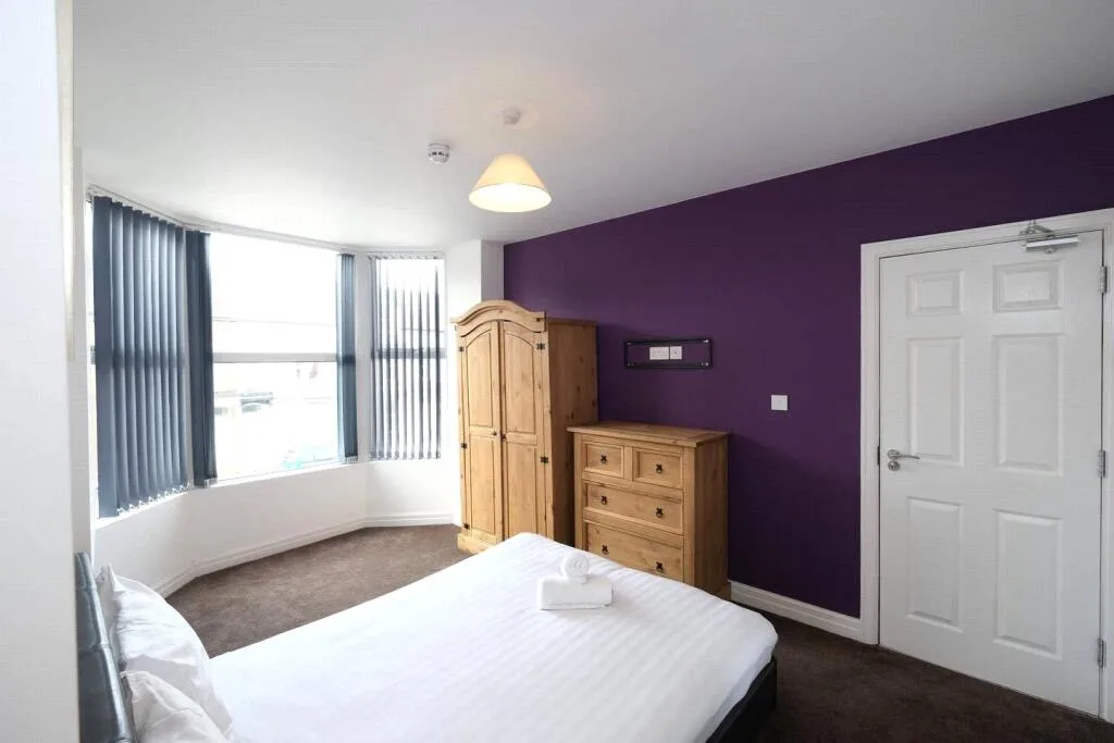 6 bedroom end of terrace house for rent